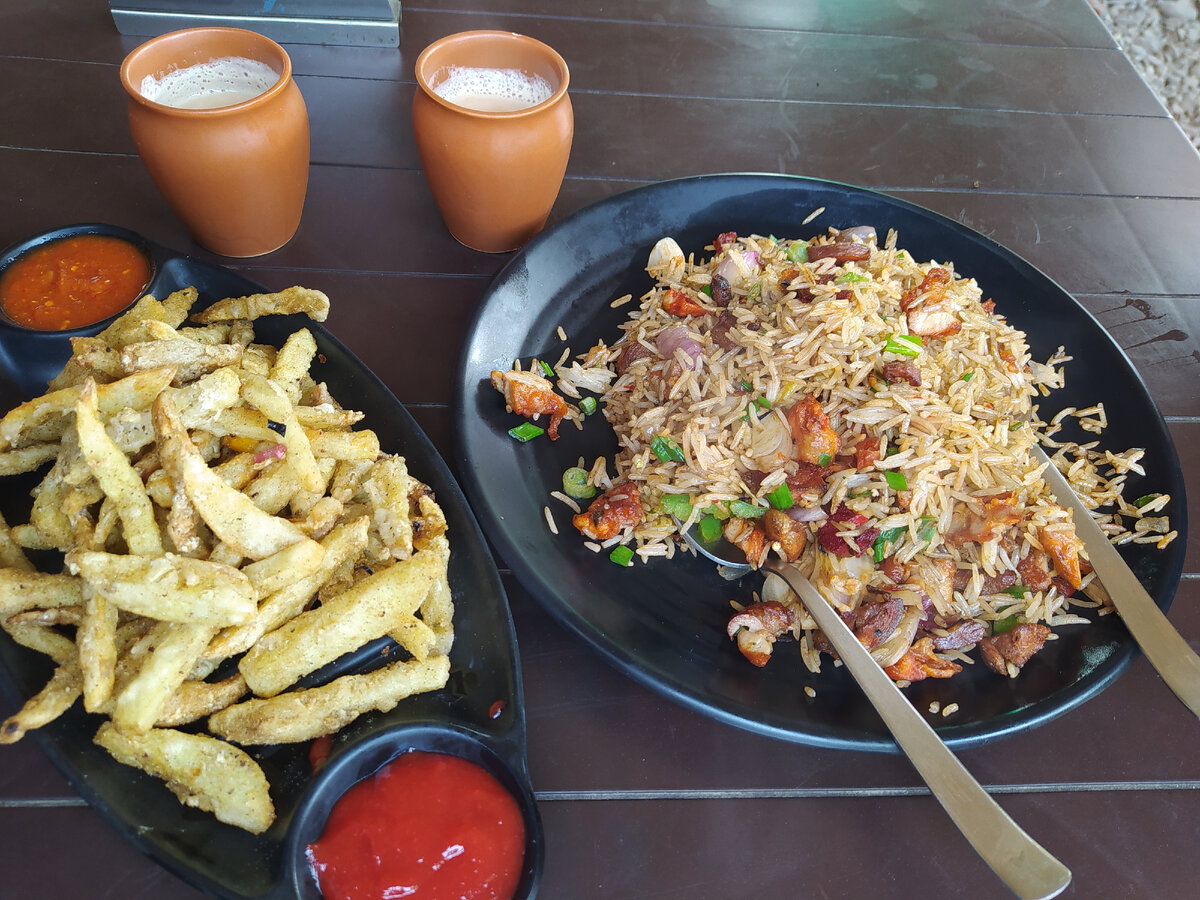 Фото автора. Плов с курицей и  очень вкусная картошка фри