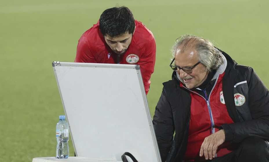    Таджикистан тренирует немец с хорватским паспортом Петр Шегрт. Фото: Соцсети Федерации футбола Таджикистана