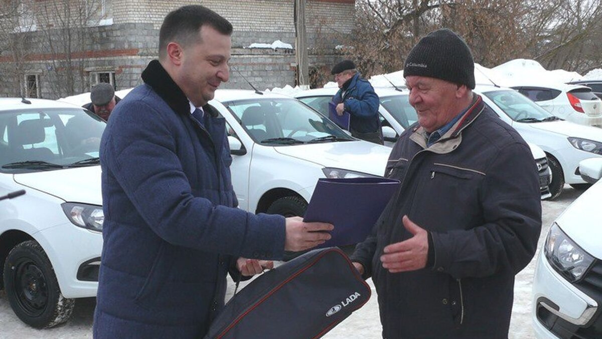 Одиннадцать туляков, пострадавших на производстве, получили новые  автомобили | Вести Тула | Дзен