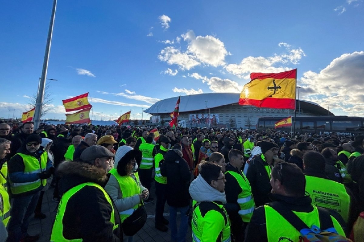    Фермеры пригнали 500 тракторов на акцию в центре Мадрида