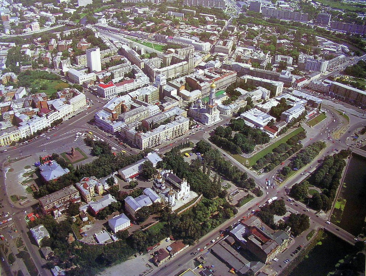 Харьковский Покровский мужской монастырь и Успенский собор с высоты птичьего полета.