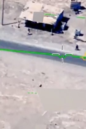    Кадр из записи Middle East Object с неопознанным объектом, которую сделали 7 декабря 2022 года на Ближнем Востоке. Кадр: Matt Novak / YouTube