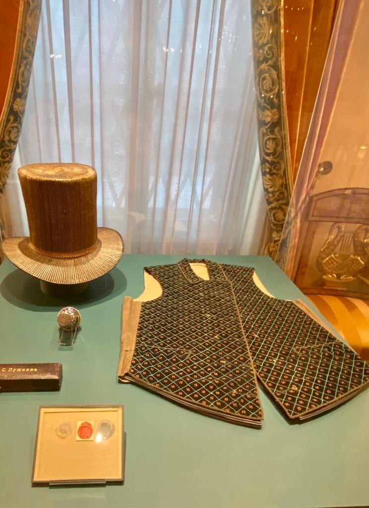 Бархатный жилет Пушкина, печатка и оттиски персня-талисмана.