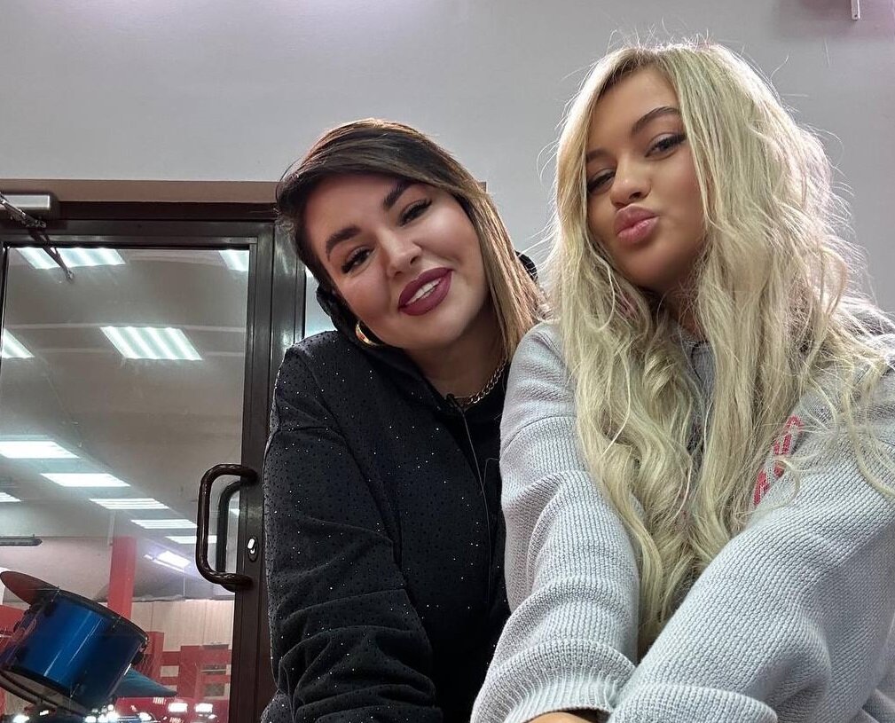 Саша Черно и Элина Рахимова (фото из Telegram)