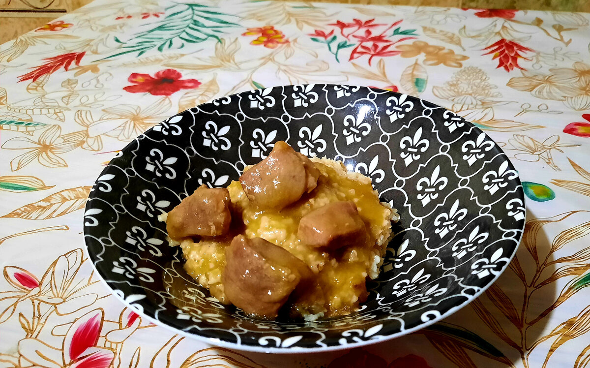 Кашу ячневую вчера готовила, и мясо тушила 