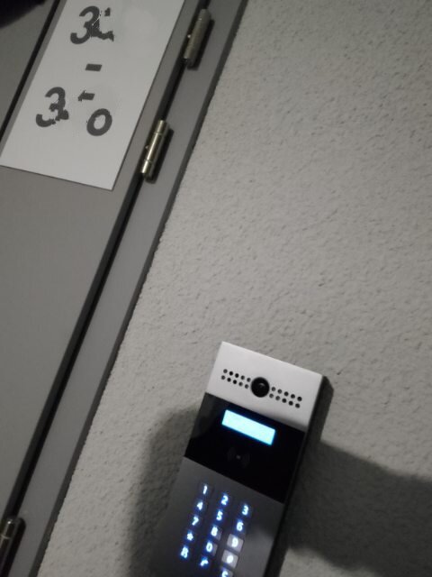 Спустя две минуты вызов прекратился. Оставалось только звонить и надеяться что абонент возьмёт трубку.