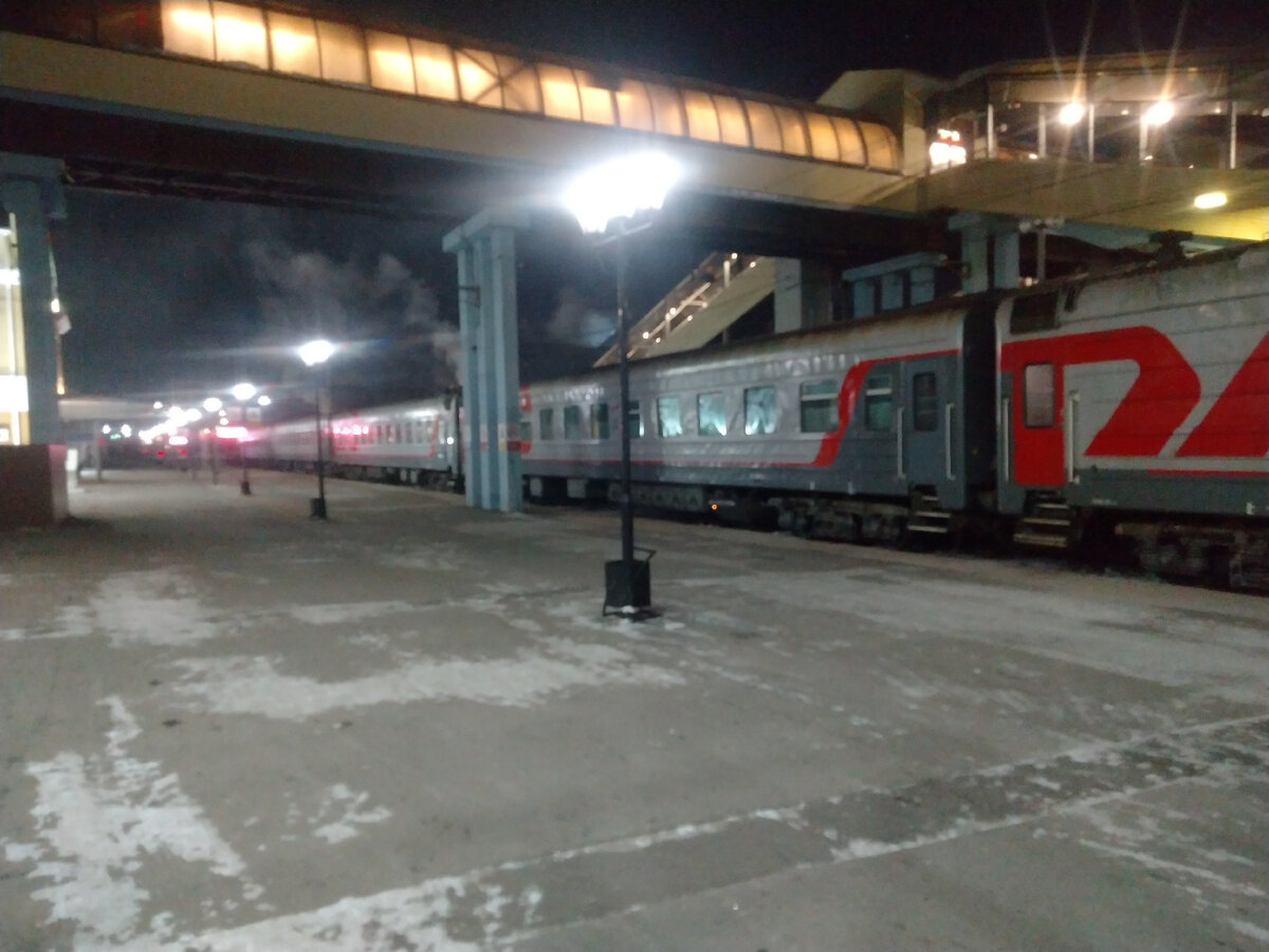 Выставили поезд