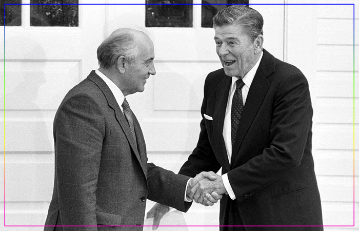 Генсек ЦК КПСС Михаил Горбачев (слева) и президент США Рональд Рейган во время переговоров в Рейкьявике, 1986 год. Источник: Reuters
