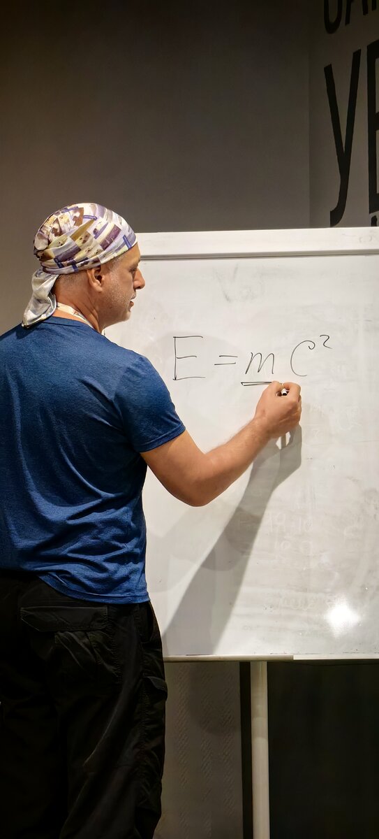 На ретрите "Соединение с Родом и Духом" Михаил объясняет конструкцию мира.