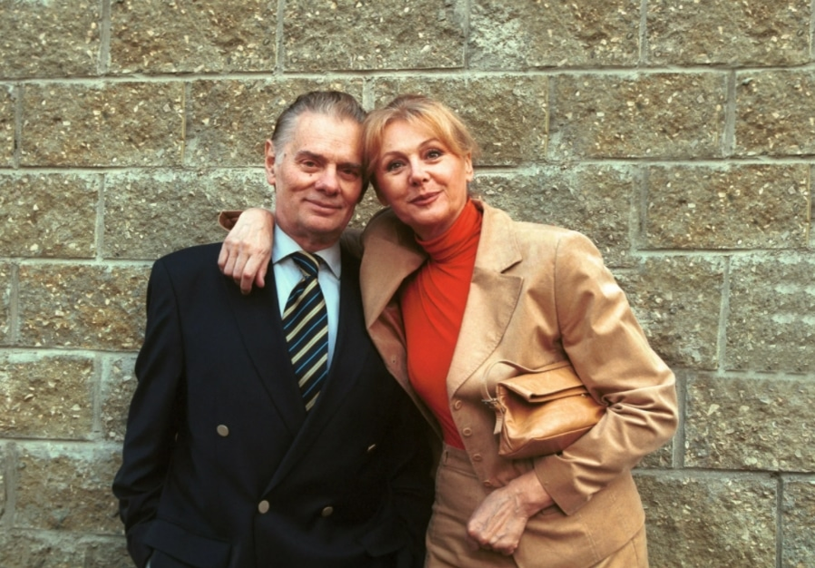 Сон с открытым окном. Воспоминания о прошедшей любви. Далекий разбить. Бог не даёт вам людей которых вы. Слева справа как пишется.