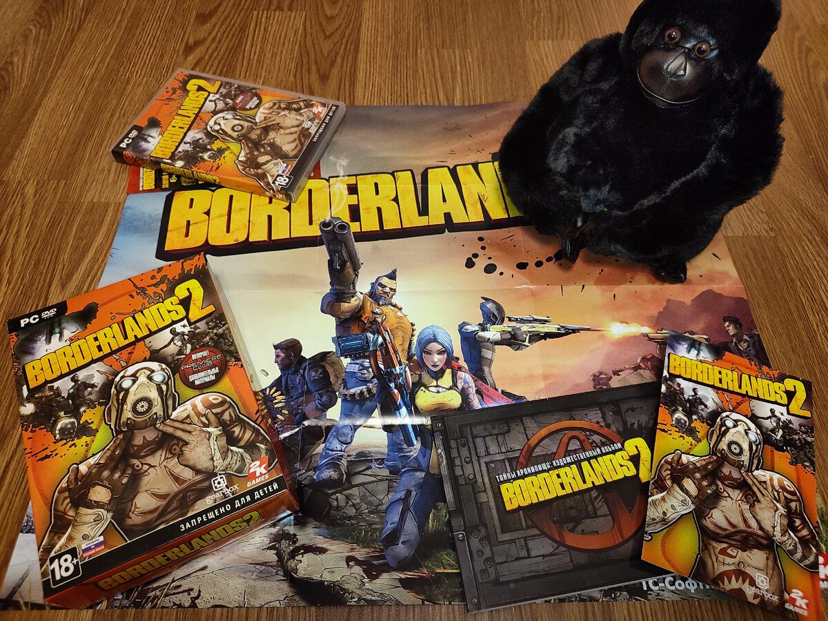 Фото сделано мной, на фото принадлежащая мне игра. Игра "Borderlands 2", 2009г., разработчики Gearbox Software, Hangar 13, издатель 2K Games. Фото демонстрирует визуальный фон игровых персонажей и самой игры для сравнения с фильмом "Бордерлендс". Подробнее об этом рассказано в статье. Все материалы принадлежат правообладателям и размещены исключительно в информационных целях.