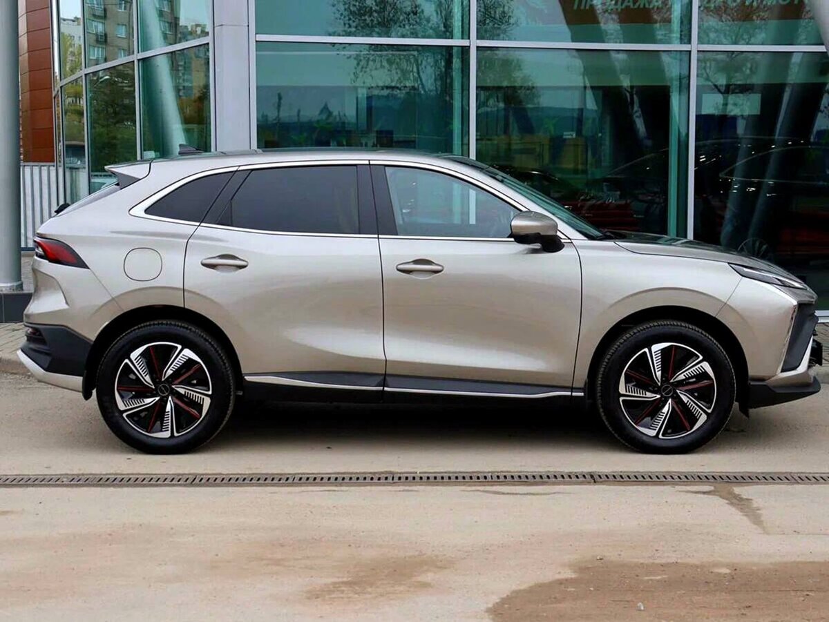 Боковая часть Forthing T5 EVO. Фото с сайта - auto.ru