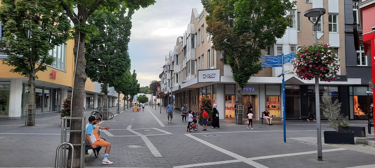 Немецкий город - культурное многообразие. Иногда, когда гуляешь по центтру, кажется, что немцы здесь уже в меньшинстве. Но это не так!