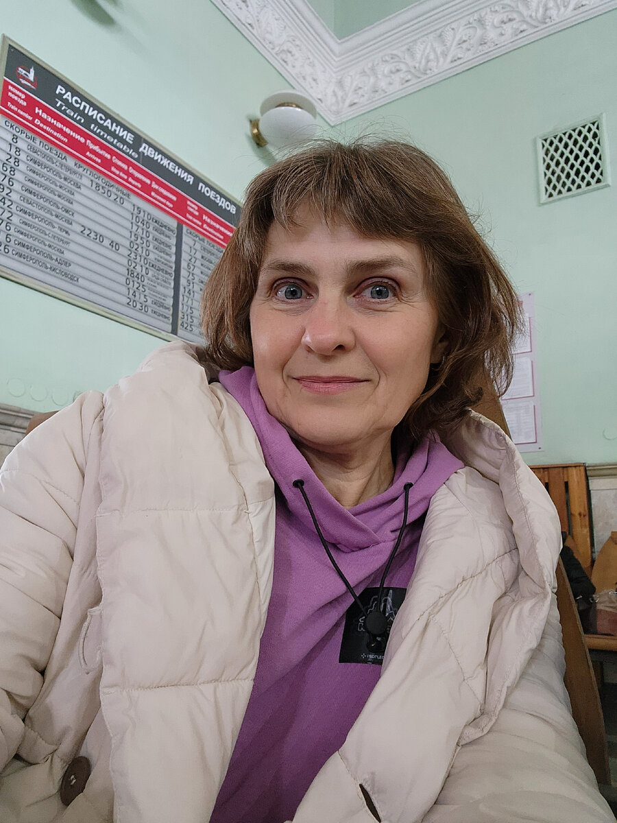 В Симферополе на вокзале в ожидании поезда