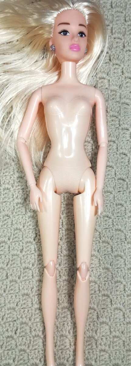 Молдированное белье плохо видно,. Надеюсь, что бот не сочтет это фото неприличным.