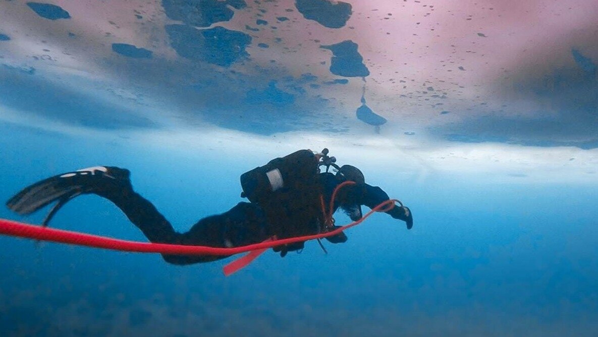     В 10-й раз пройдут во Владивостоке с 23 по 25 февраля необычные — почти экзотические! — соревнования по подледному ориентированию UNDERICE GAMES (12+). Дайверы покажут своё умение ориентироваться под толщей льда на территории яхт-клуба «7 футов».