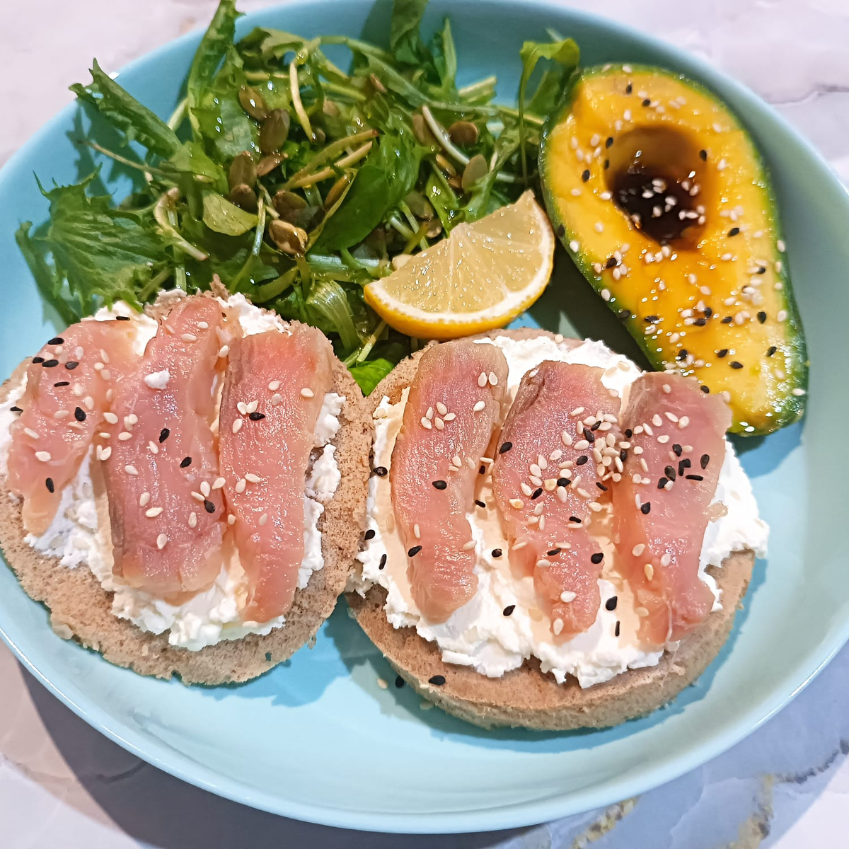 Кета слабой соли. Идеально сочетается с авокадо и творожным сыром )