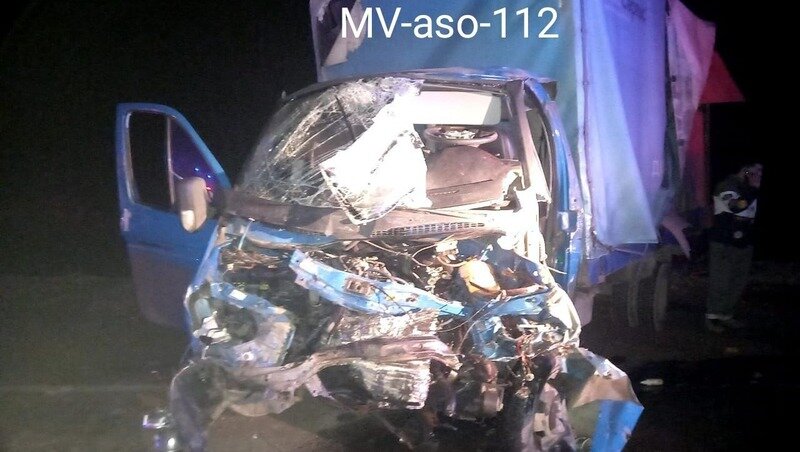    Из грузовика пострадавшего пришлось извлекать спасателям Фото: «Служба спасения-112» Минеральных Вод