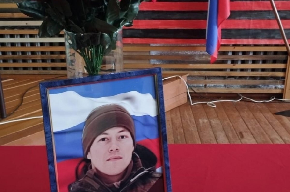    Земляки простились с погибшим на СВО бойцом.
