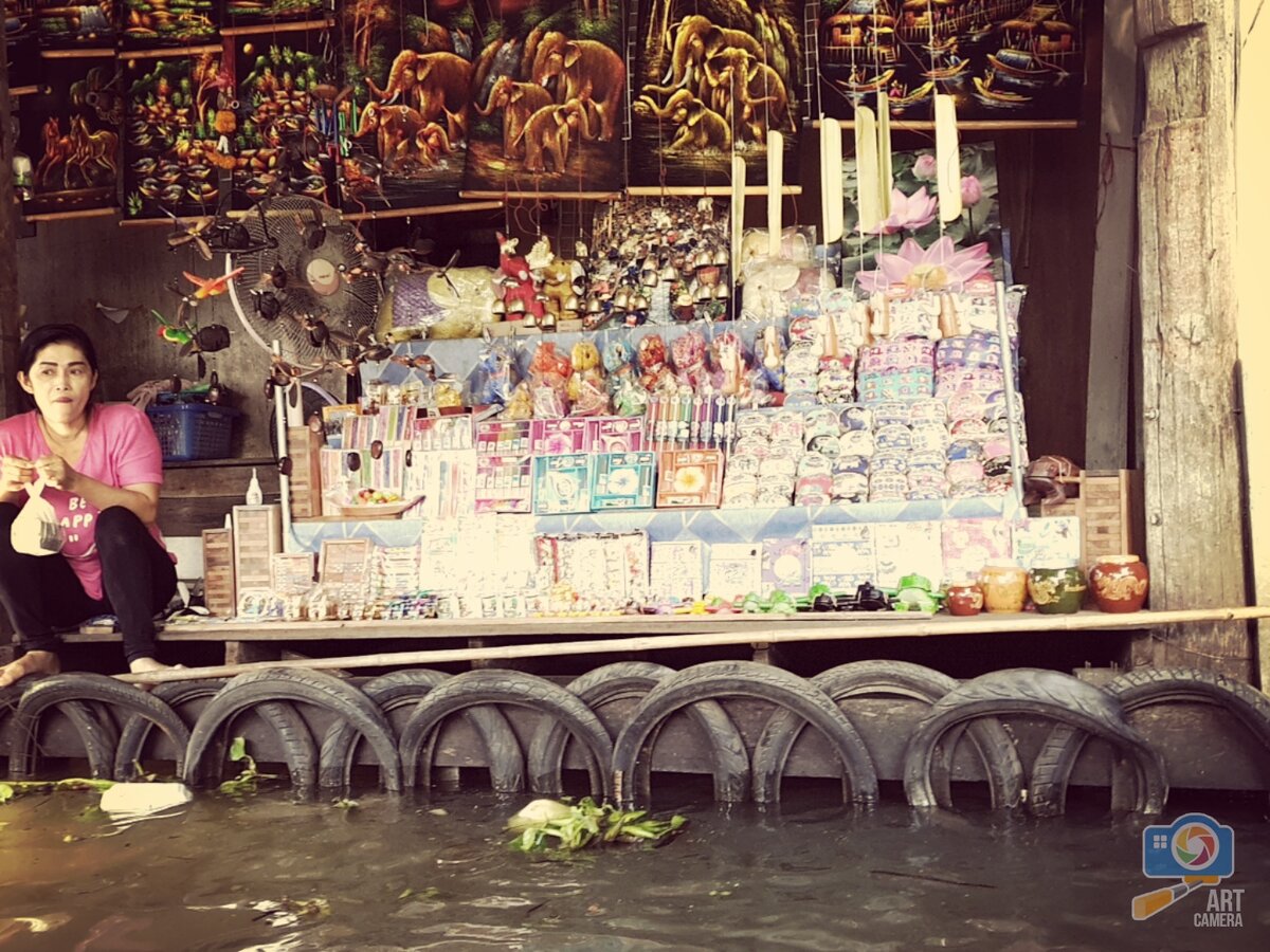  Мусора в этих каналах предостаточно плавает