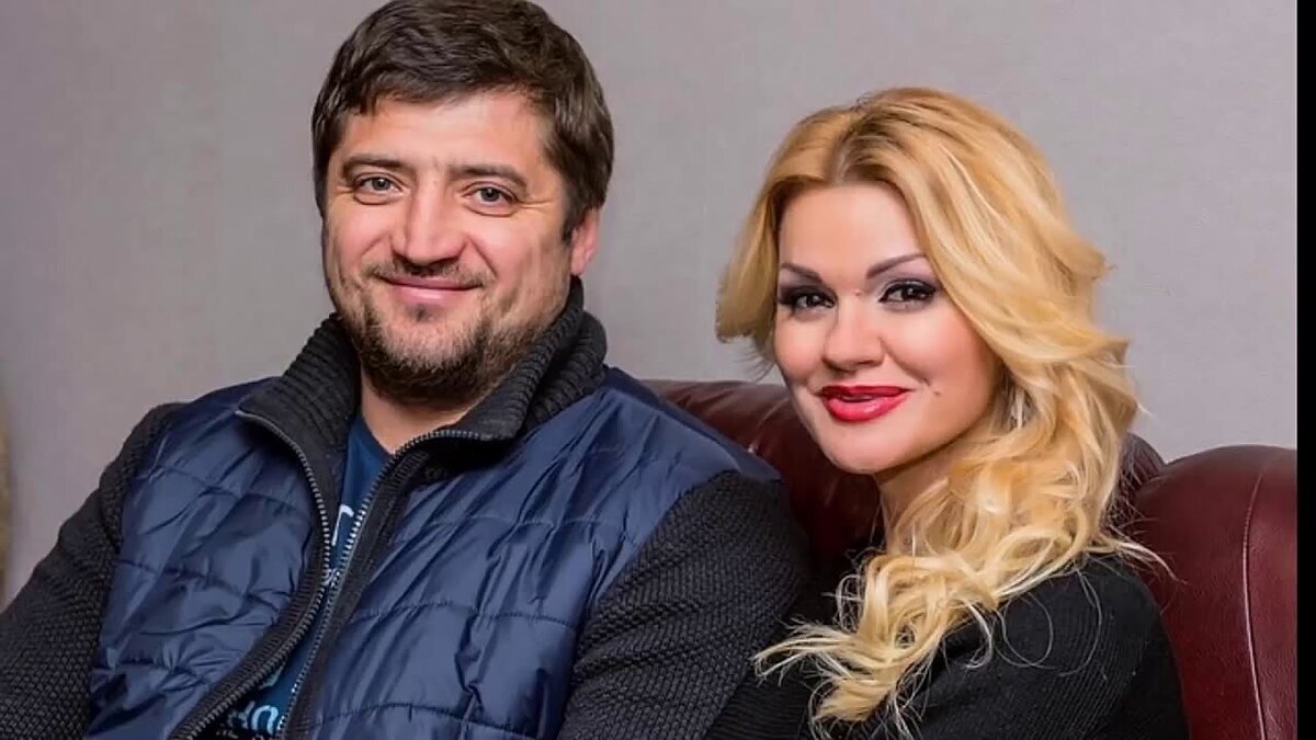 подростки сидят в кругу. казусы на корпоративах. женские практики. мать по кругу. командные игры.