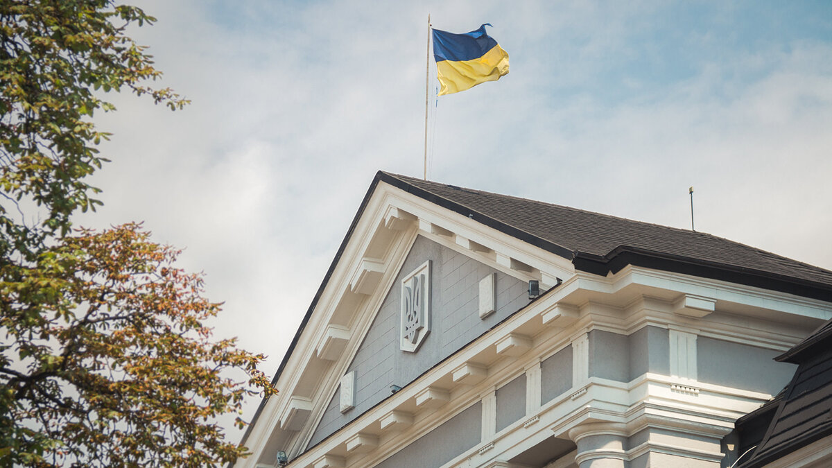    Флаг на здании Службы безопасности Украины в Киеве© flickr.com / Juanedc.com