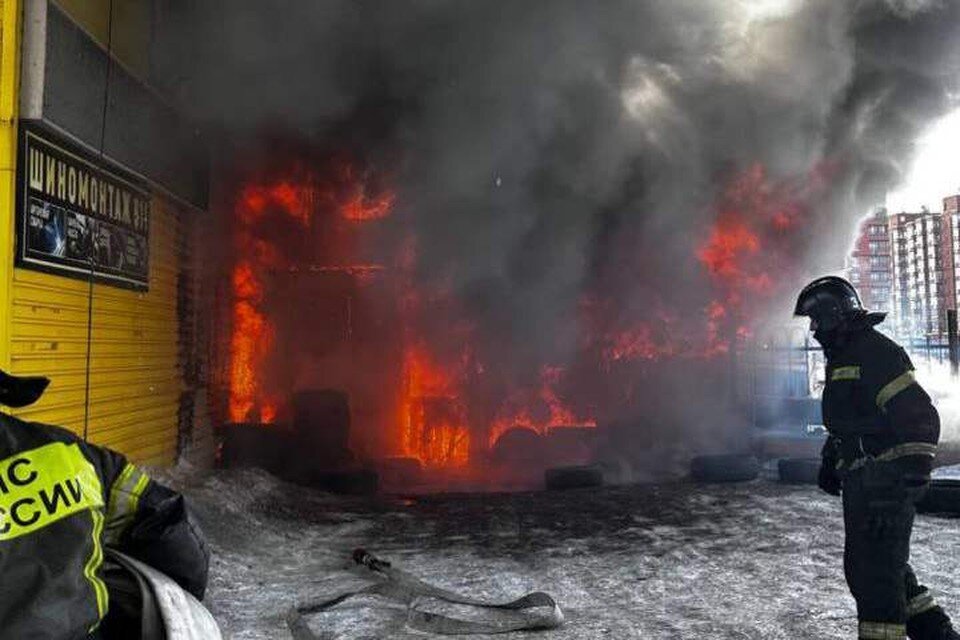    В МЧС поделились кадрами с пожара на шиномонтажке в Иркутске ГУ МЧС по Иркутской области