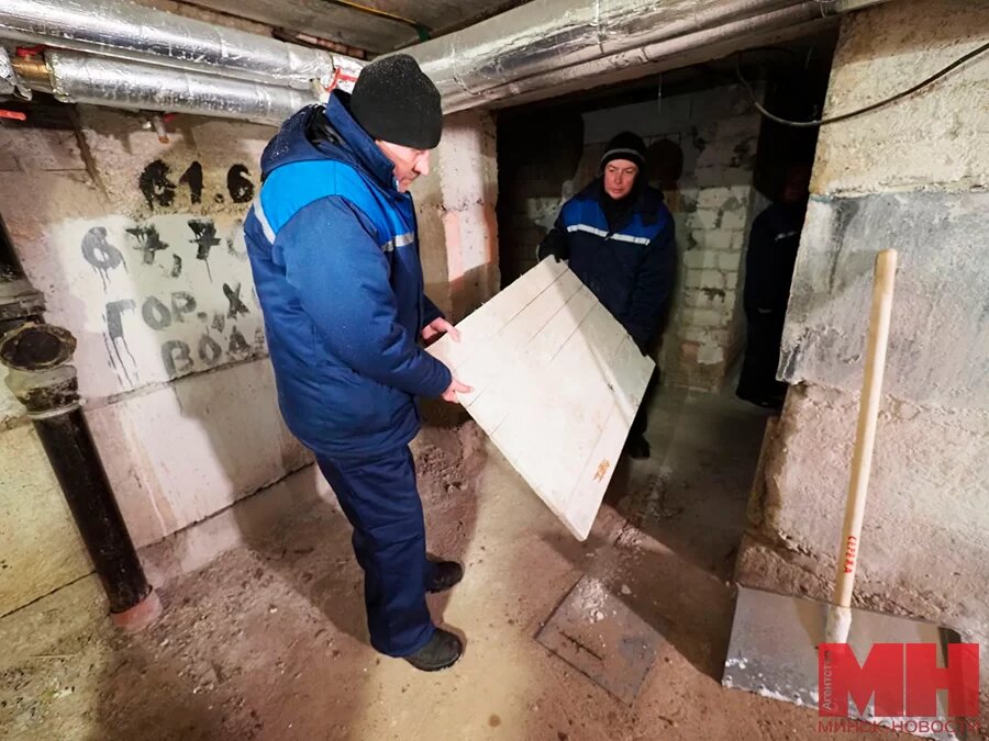 Стулья, лыжи и матрасы. Что коммунальщики выносят из подвалов жилых ...