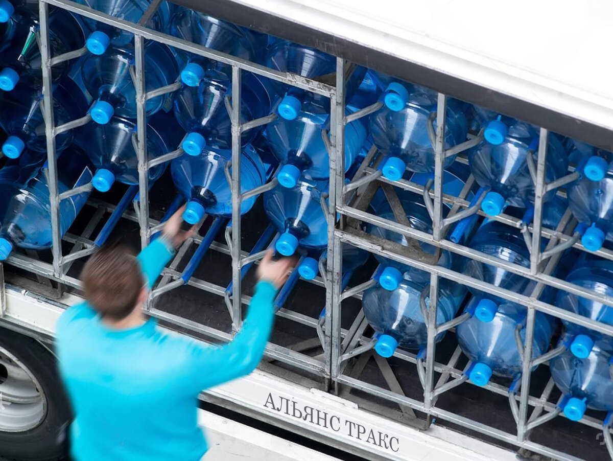 Фургоны для перевозки бутилированной воды