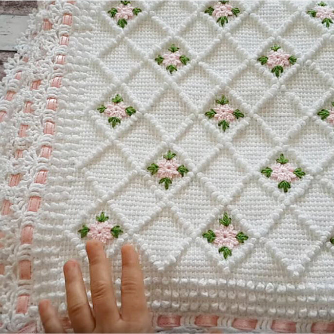    Плед для новорожденного спицами   
Источник: Скриншот из видео