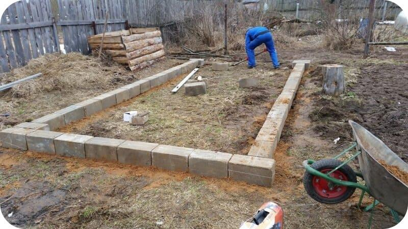 Сборный фундамент — не самая прочная основа для гаража.