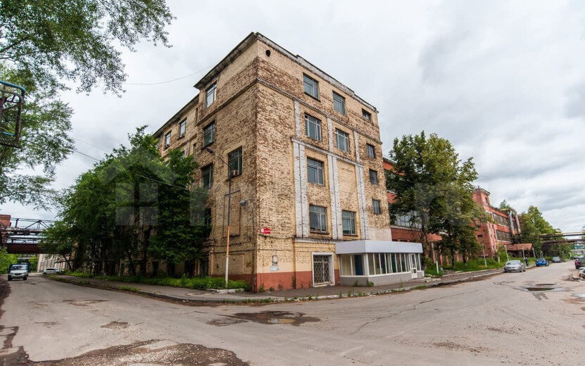  Старое здание на Дерябина выделяется своей близостью к набережной Ижевского пруда. Фото: Move.ru