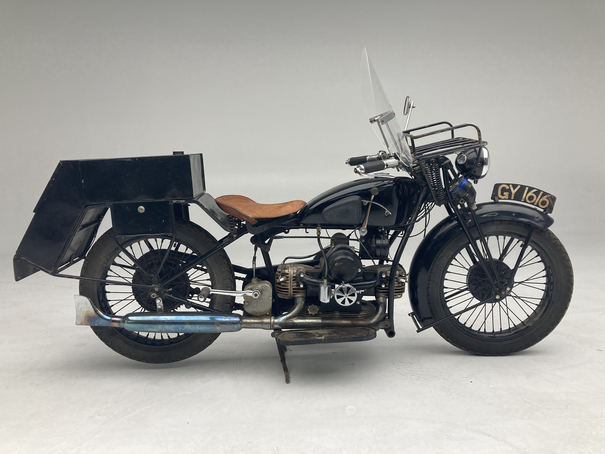 1932 Douglas “Bulldog” - тот самый мотоцикл, сейчас хранится в музее