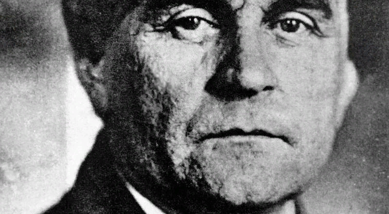 Малевич Казимир (1879, Киев – 1935, Санкт-Петербург) – российский и советский художник-авангардист польского происхождения, педагог, теоретик искусства, философ. Основоположник супрематизма – одного из крупнейших направлений абстракционизма. Википедия