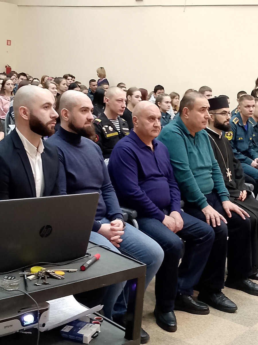 Во Владивостоке в Дальневосточном гуманитарно-техническом колледже (ДВГТК) имени Героя Советского Союза Д.М.-9