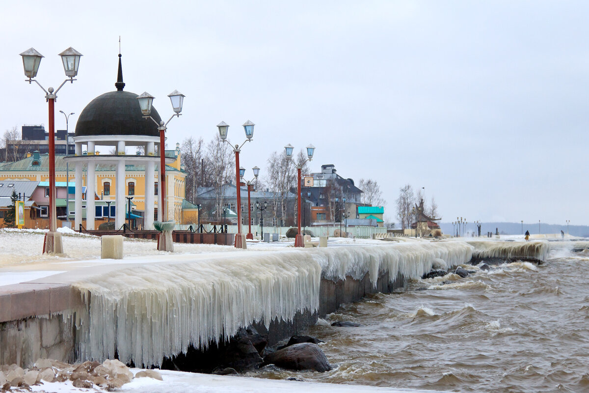 Побывать на родине Циолковского, пройтись по тысячелетнему городу, увидеть  лучший в мире рабочий городок, посетить дом Варлама Шаламова — всё это  можно сделать в городах, которые расположены относительно недалеко от  Петербурга. Читайте