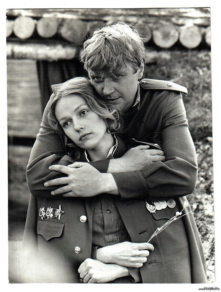 Драма «Военно-полевой роман». Одесская киностудия, 1983 год. Режиссёр и автор сценария Пётр Тодоровский. Любовь Ивановна Антипова (Люба) – Наталья Андрейченко. Майор Миронов, комбат – Александр Мартынов