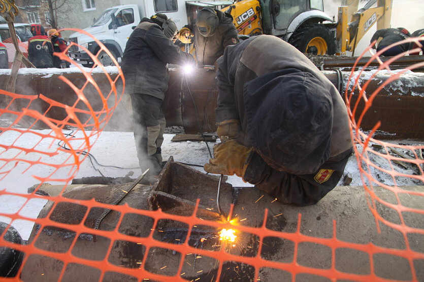 Не работал несколько лет. Много работать вредно. Заведите кота. Отлично продолжаем работать. Не работал несколько лет.