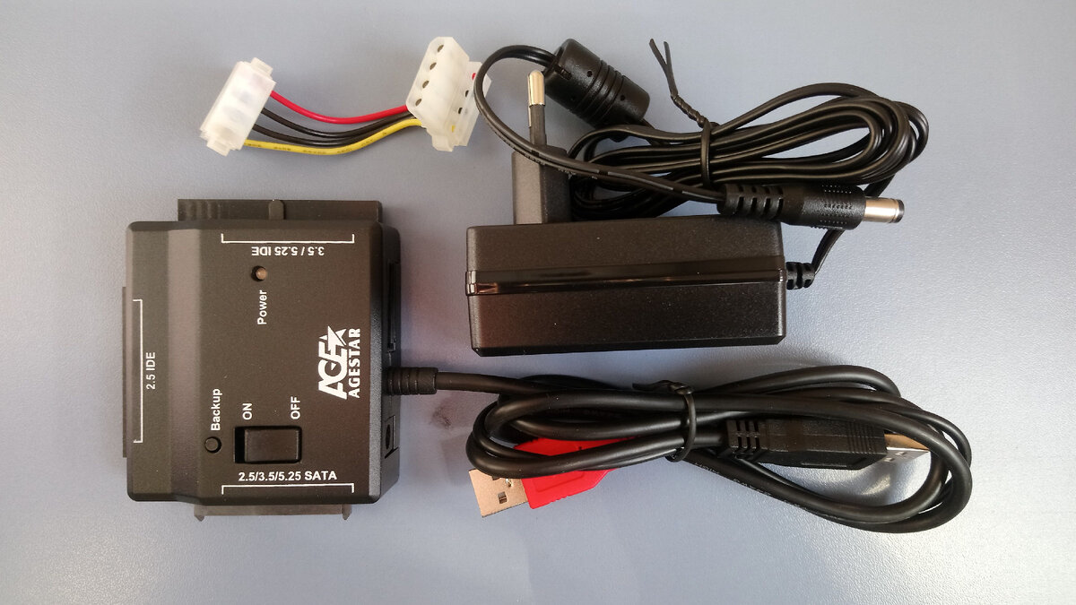 Над FUBCP2 слева 4-pin кабель питания дисков IDE, справа блок питания.