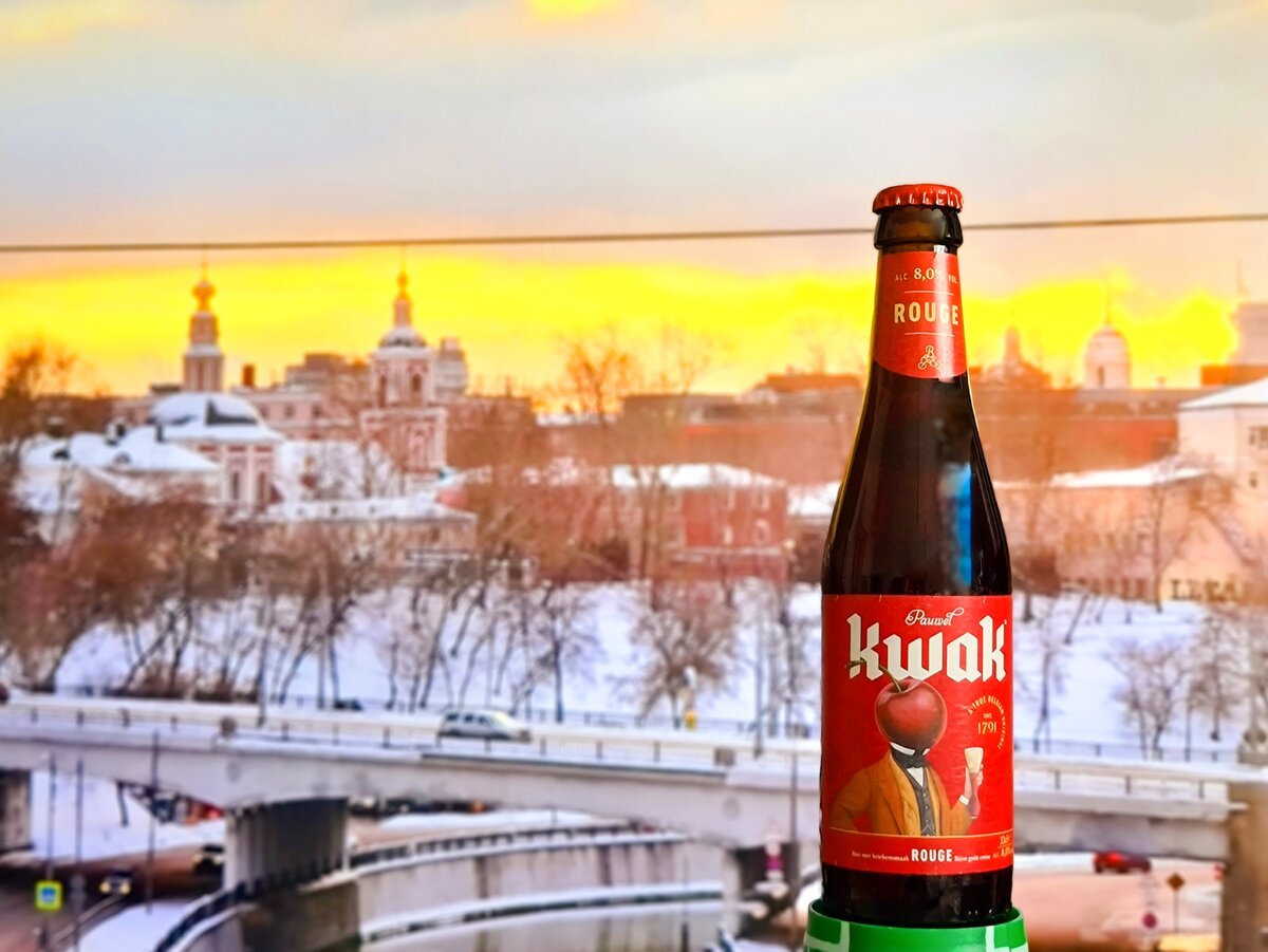 Kwak Rouge, фото автора было сделано во время движения поезда МЦД-4 на перегоне Серп и Молот - Курский вокзал в историческом районе Таганка
