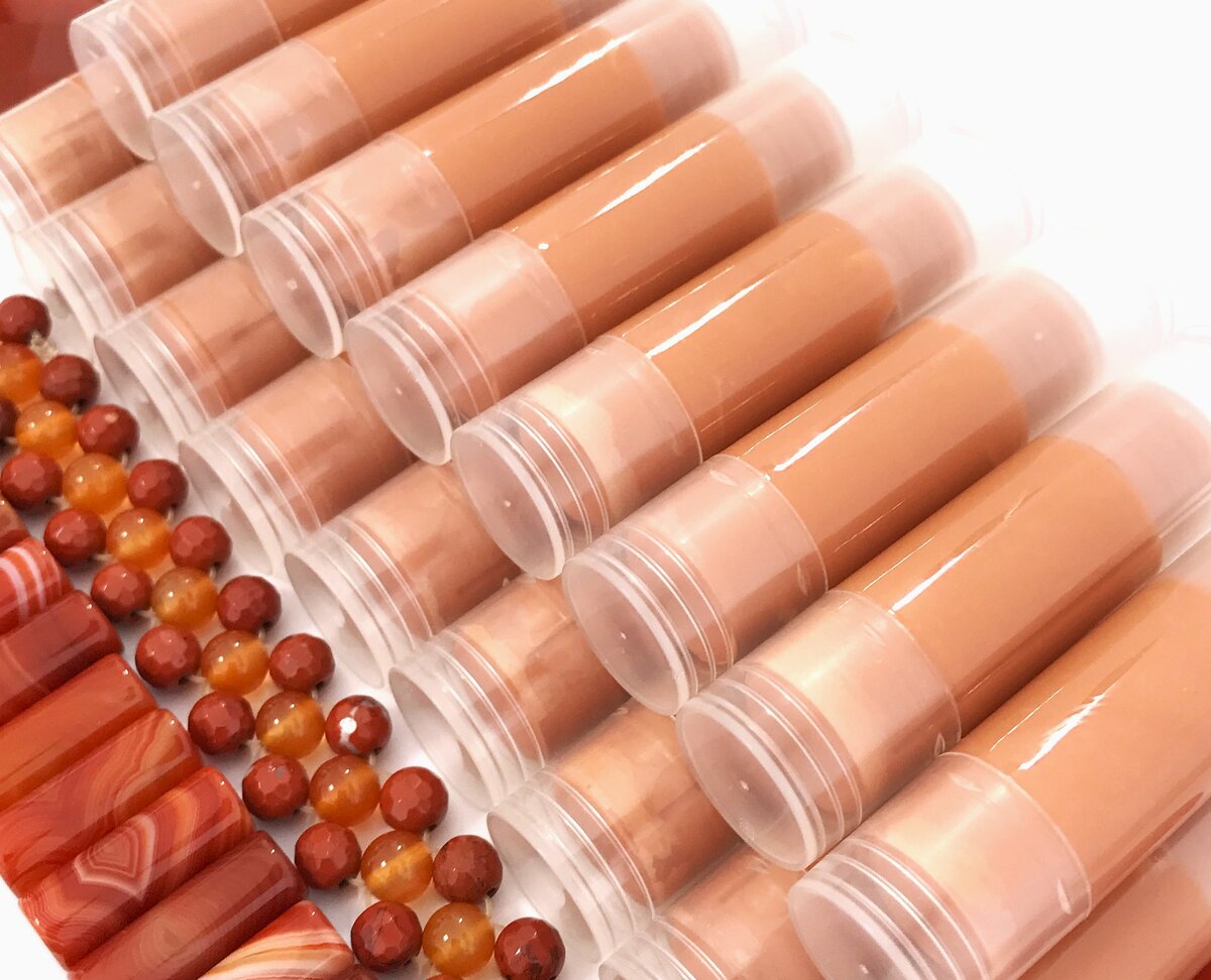 "Медовый коралл" блеск-бальзам для губ с натуральными пигментами