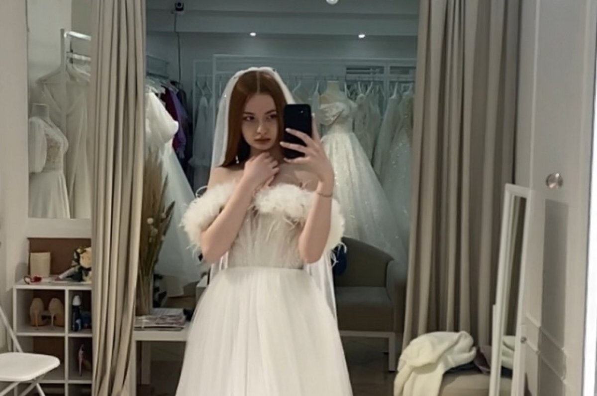    Анна выбрала для свадьбы именно это платье.