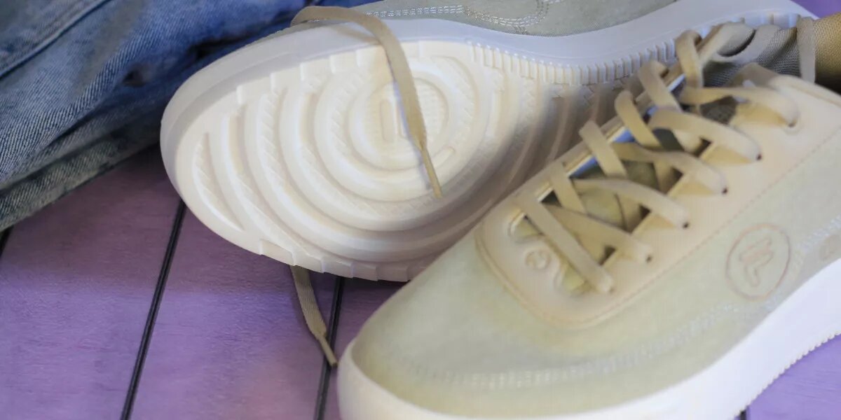 Лайфхак для обуви. Воняет обувь внутри. Вонючие кроссовки. Вонючая обувь. Воняет обувь внутри.