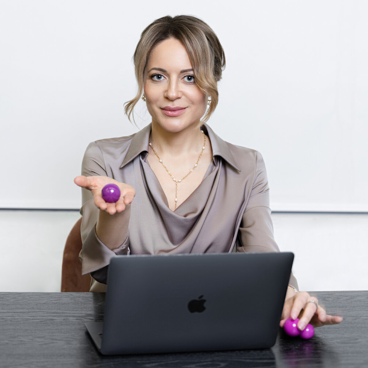 Наталья Парада, врач высшей категории, кандидат медицинских наук с 25-летним стажем, практикующий урогинеколог-эндокринолог, специалист по УЗИ, тазовому дну и сексуальному здоровью женщины (клинический сексолог)