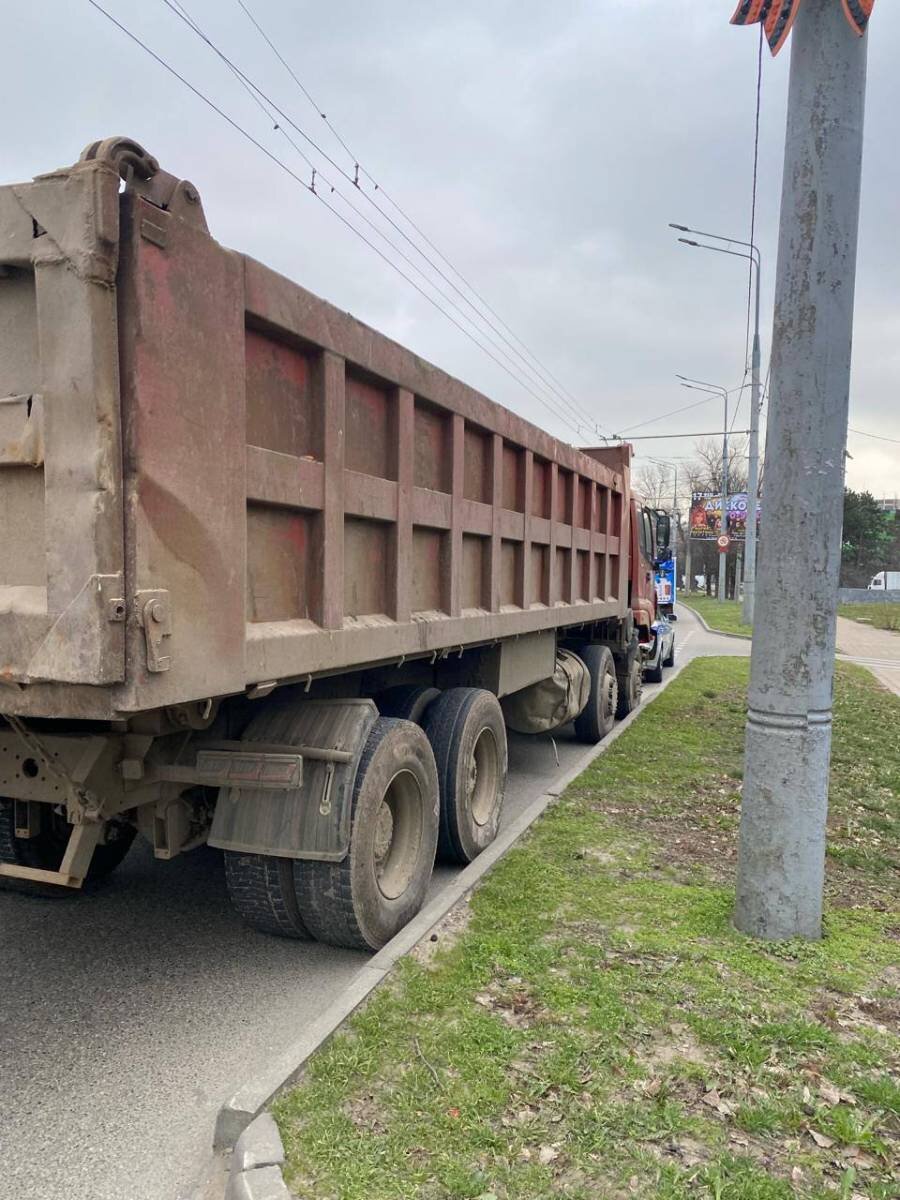 В Краснодаре «черный» мусорщик попался полицейским и лишился машины |  Блокнот Краснодар | Дзен