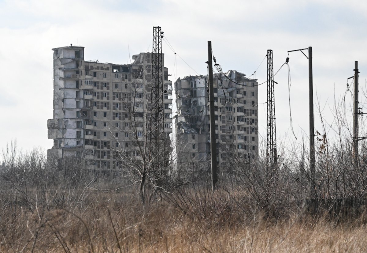    Жилые дома, поврежденные в результате обстрелов в освобожденной Авдеевке Донецкой Народной Республики. Город зачищается бойцами 55-й мотострелковой бригады Центрального военного округа (ЦВО).