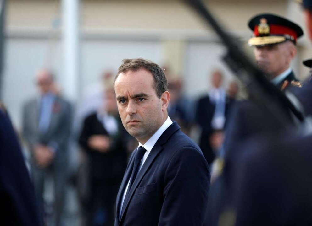    Министр обороны Лекорню: РФ заняла агрессивную позицию против армии Франции