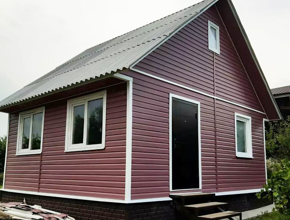 КАНАДА ПЛЮС, Акриловый сайдинг Премиум, цвет Гранатовый Источник фото: профиль Инстаграм @saiding_plus.by