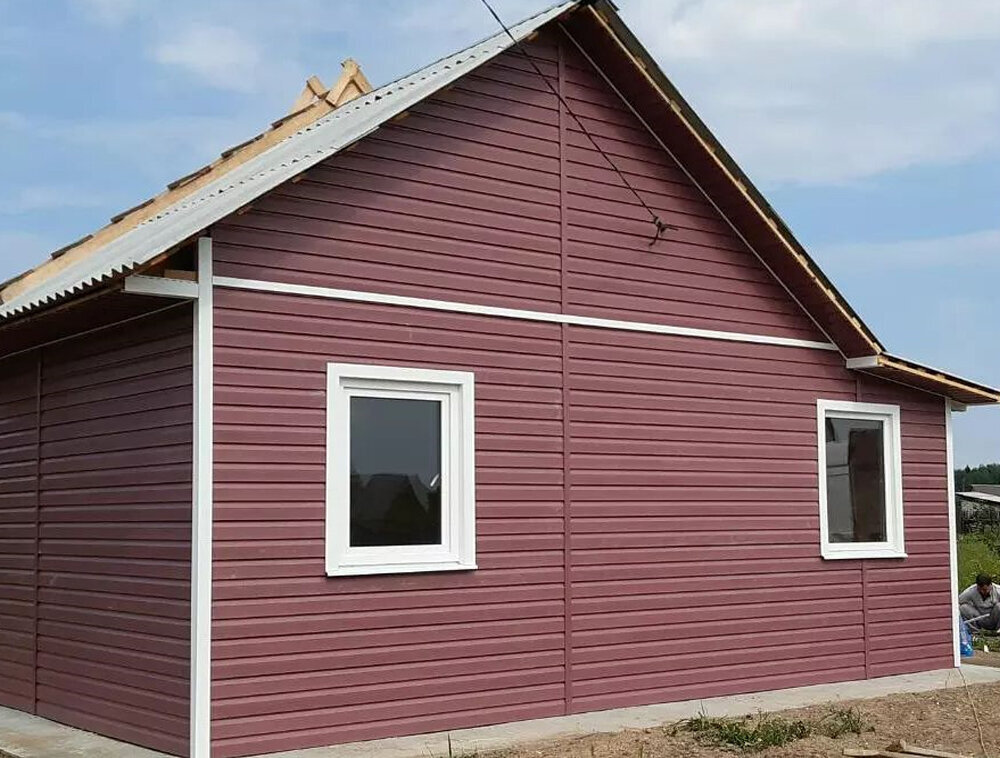 КАНАДА ПЛЮС, Акриловый сайдинг Премиум, цвет Гранатовый Источник фото: профиль Инстаграм @saiding_plus.by