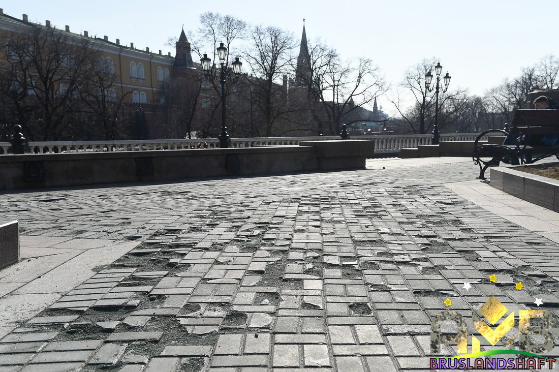 деформация покрытия тротуарного в кремле центр